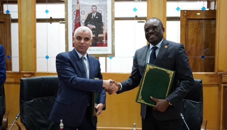 التوقيع بالرباط على اتفاقية استضافة المؤتمر الدولي الرابع حول الصحة العامة بإفريقيا