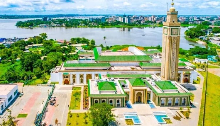 كوت ديفوار .. الافتتاح الرسمي لمسجد محمد السادس بأبيدجان