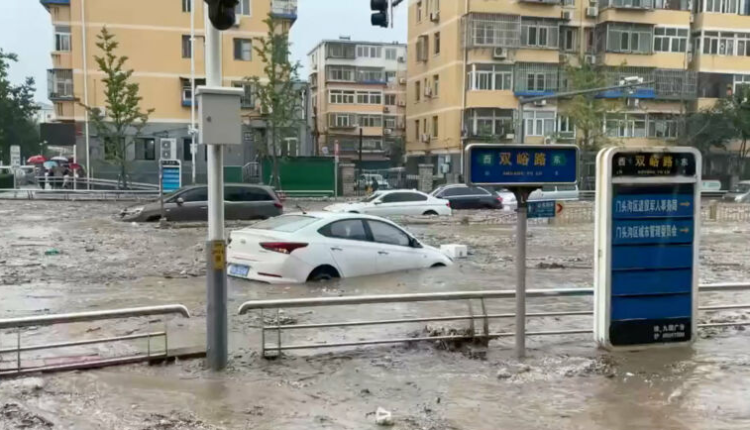 عاجل..الصين تفقد 11 شخصا جنوب البلد بسبب الفيضانات