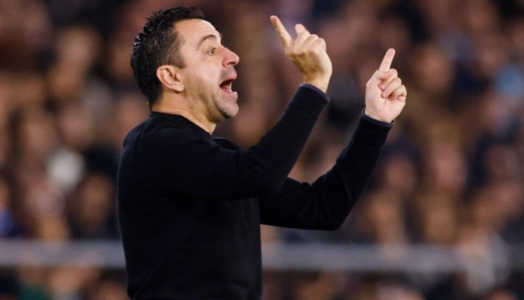 برشلونة الاسباني يعلن رسميا استمرار تشافي في منصبه حتى نهاية عقده 2025