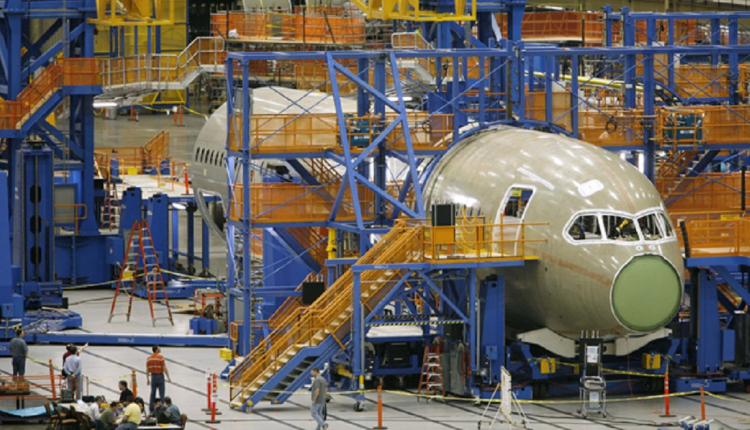 مجلس الحكومة يصادق على مشروع مرسوم يتعلق بتصميم الطائرات وإنتاجها وصيانتها وبصلاحيتها للملاحة