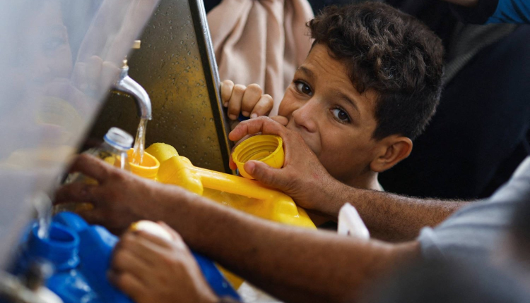 وزارة الصحة الفلسطينية : سكان غزة يشربون مياها غير آمنة