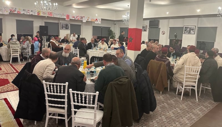 القنصلية العامة بأوترخت تجمع مغاربة هولندا حول مائدة الإفطار