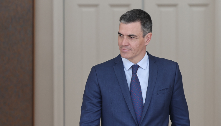 "J'ai décidé de continuer", annonce le Premier ministre espagnol Pedro Sanchez