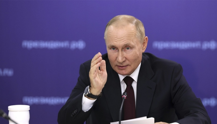 بوتين.. يهنئ سكان جمهوريتي دونيتسك ولوغانسك الشعبيتين بالذكرى العاشرة لتأسيسهما