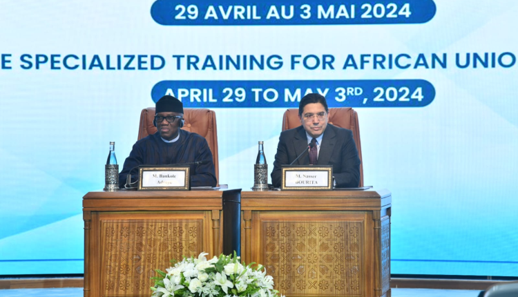 مفوض الاتحاد الإفريقي للشؤون السياسية يشيد بجهود المغرب لتعزيز الحكومات الديموقراطية والشفافة