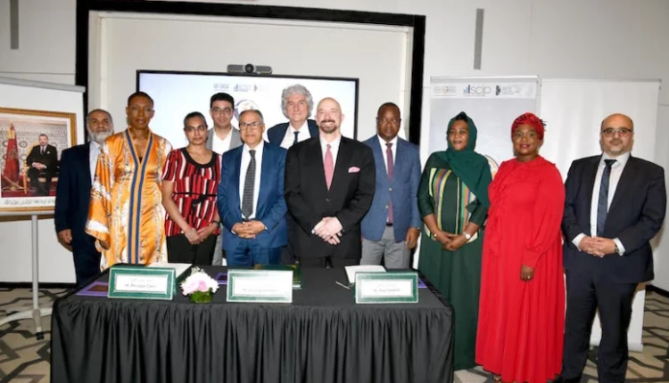 التوقيع على مذكرة إنشاء المركز الدولي للبحث والتكوين في الذكاء الاقتصادي بالداخلة