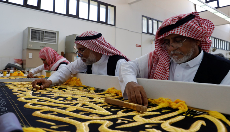 كسوة الكعبة المشرفة.. نسيج روحانية وجمال