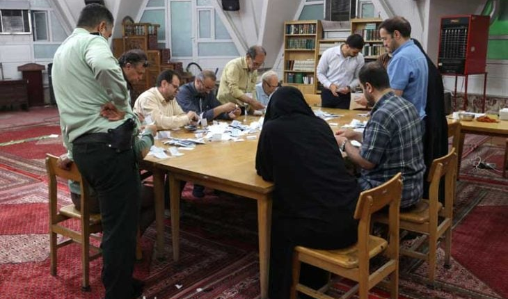 إيران..مسعود بزشكيان يتصدر سباق الانتخابات الرئاسية