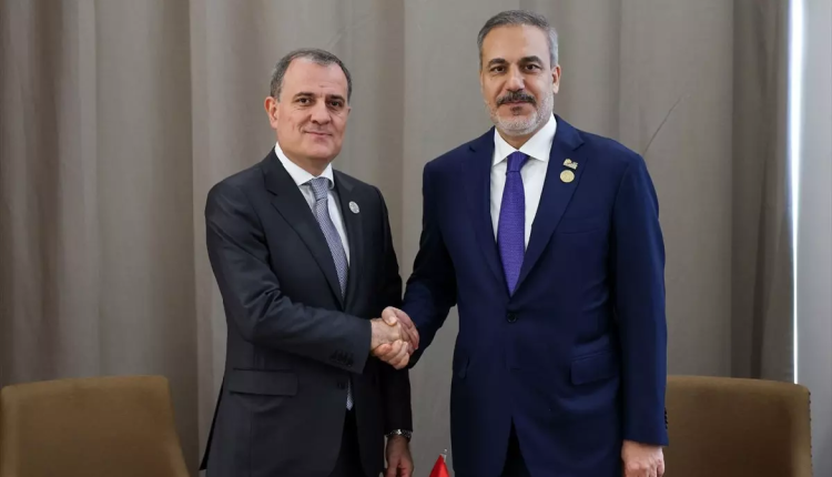 وزير الخارجية التركي يلتقي نظيره الأذربيجاني بمدينة شوشة