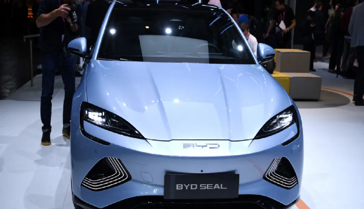 أردوغان يستقبل رئيس أكبر شركة مصنعة للسيارات الكهربائية في العالم