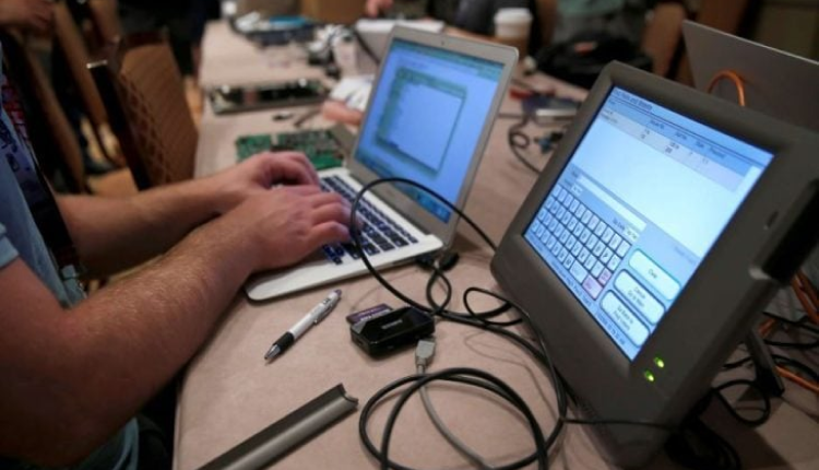 إعلام عبري: أنظمة الكمبيوتر التابعة لجيش الاحتلال تعرضت لثلاثة مليارات هجوم إلكتروني منذ بدء الحرب