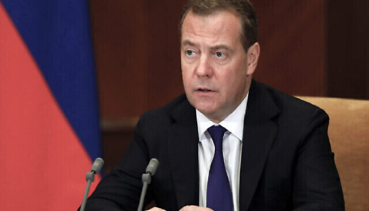 ميدفيديف: ترامب بصدد الفوز في الانتخابات الرئاسية الأمريكية إذا لم يتم اغتياله