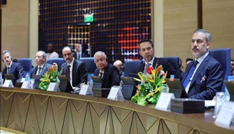 فيدان يلتقي نظيره النيجري في نيامي