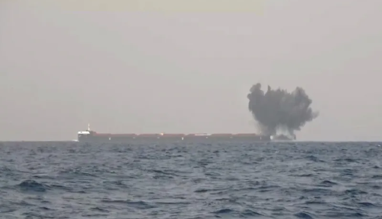 هيئة بحرية بريطانية تتلقى بلاغا من سفينة تعرضت لهجوم قبالة الحديدة اليمنية