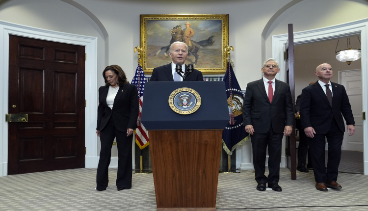 وزير الدفاع الإسرائيلي يوآف غالانت يبلغ نظيره الأميركي لويد أوستن بتفاصيل "عملية الضيف"