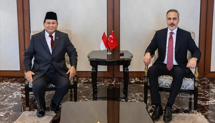 وزير الدفاع التركي يقابل الرئيس الاندونيسي