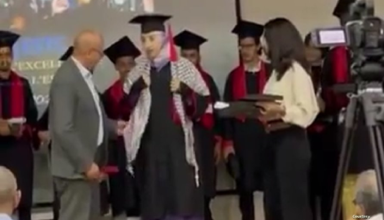 عميد كلية بالمغرب يرفض تسليم جائزة لطالبة بسبب ارتدائها الكوفية الفلسطينية