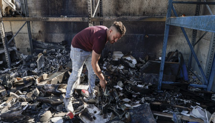 مقتل 32 فلسطينيا خلال الليل جراء القصف والغارات الجوية الإسرائيلية على قطاع غزة