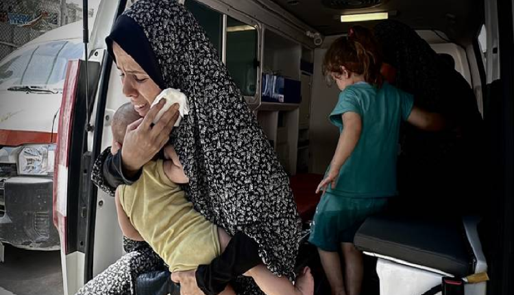 "ضحايا وجرحى في ثلاث مجازر بغزة تثير شهادات مروعة من أسرى مفرج عنهم"