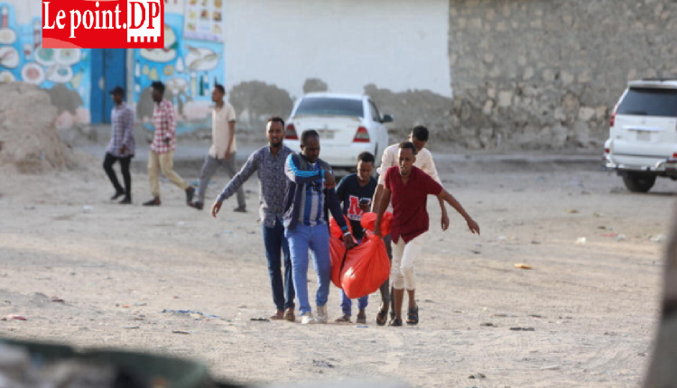 مقتل 32 مدنيا وإصابة63 آخرين في هجوم انتحاري " في مطعم "بيتش فيو" شمال مقديشو