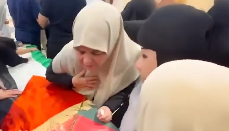 زوجة الشهيد إسماعيل هنية تودع جثمانه بكلمات مؤثرة