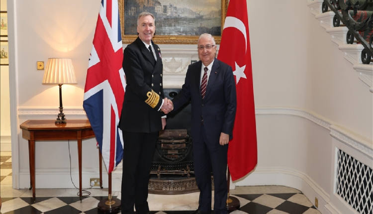 رئيس الأركان التركي يقابل نظيره البريطاني في العاصمة لندن