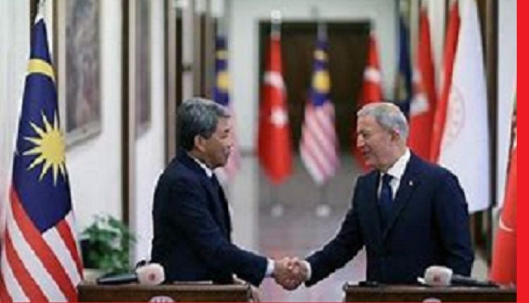 رئيس الوزراء الماليزي يستضيف وزير الدفاع التركي بالعاصمة كوالالمبور