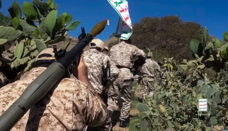 "لليوم الثالث على التوالي: الحوثيون يقصفون تل أبيب ويستهدفون منشأة حيوية بطائرات مسيّرة"