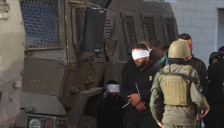الجيش الإسرائيلي يوقف 35 فلسطينيا جنوب الضفة الغربية