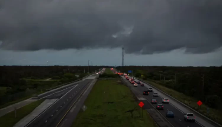 إعصار ميلتون يقترب من فلوريدا مع استمرار عمليات الإخلاء الواسعة