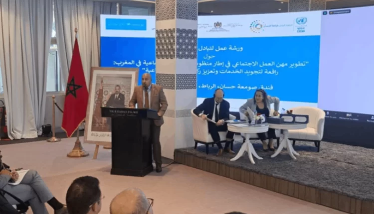 دور العاملين الاجتماعيين في تعزيز الحماية الاجتماعية: رؤى وتطبيقات دولية