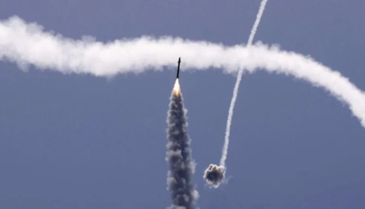 إعلام عبري: الدفاعات الإسرائيلية تعترض صواريخ أطلقت من لبنان باتجاه تل أبيب