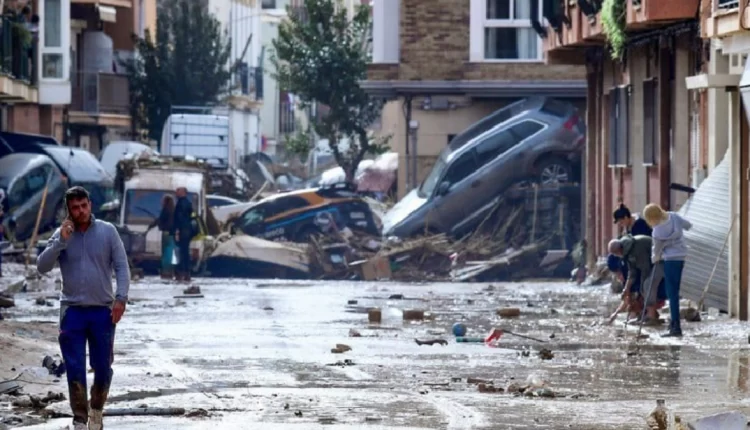 فيضانات إسبانيا.. الحكومة تعلن الحداد الوطني لمدة ثلاثة أيام