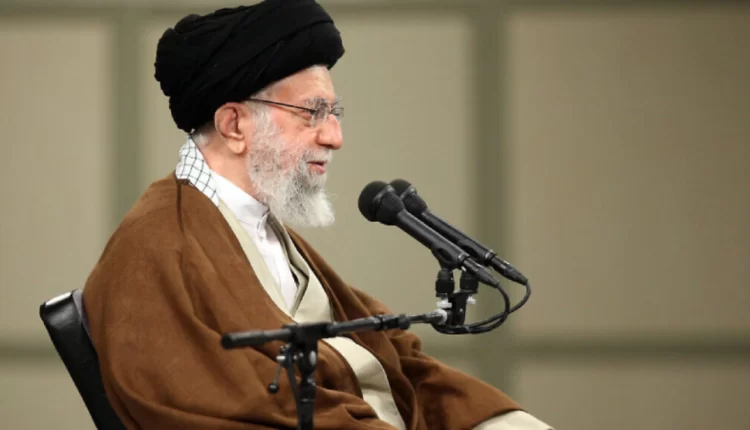 دكتاتورية خامنئي تدفع ناشطًا إيرانيًا إلى إنهاء حياته