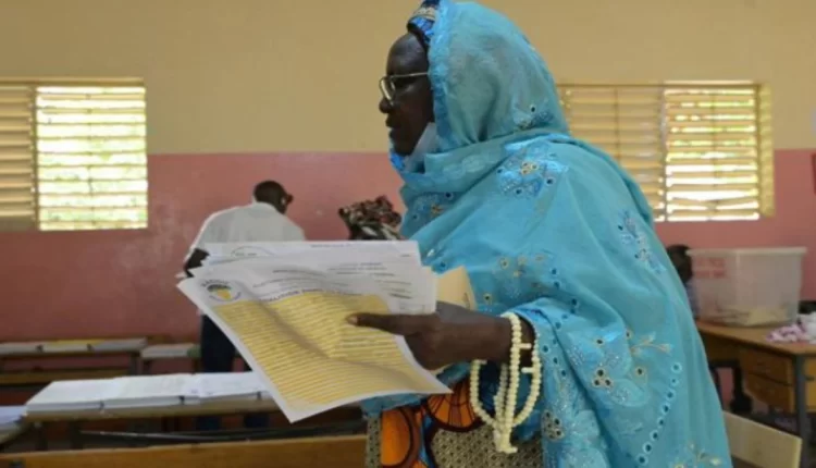 الحزب الحاكم في السنغال يقترب من الفوز بالأغلبية البرلمانية