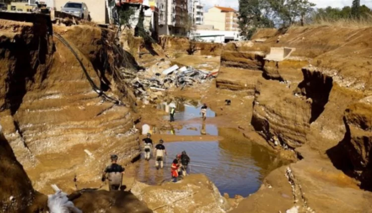 ارتفاع حصيلة ضحايا الفيضانات في إسبانيا إلى 227 قتيلاً