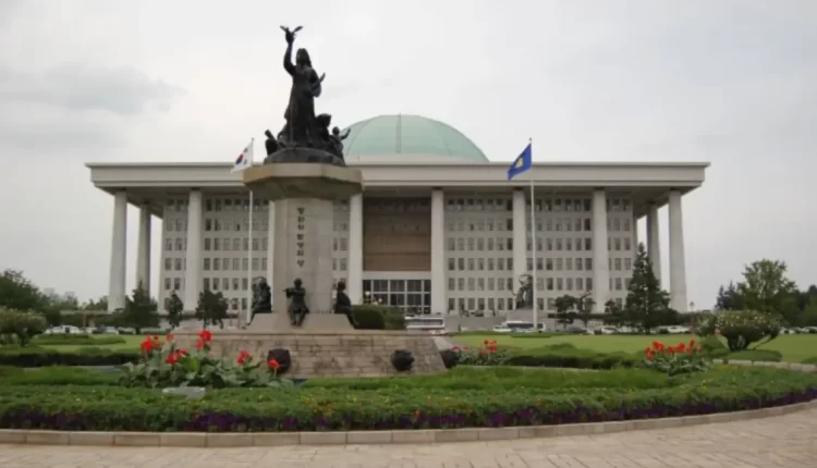 المعارضة تخفق في عزل رئيس كوريا الجنوبية