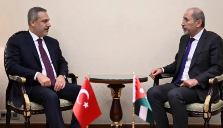 وزير الخارجية التركي يناقش مع نظيره الروسي آخر تطورات الأوضاع في سوريا