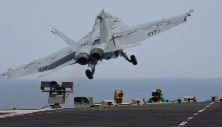 الطيران الحربي الأمريكي والبريطاني