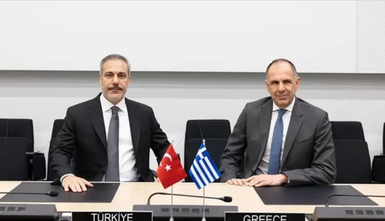 فيدان يستقبل نظيره اليوناني على هامش اجتماع الناتو في بلجيكا