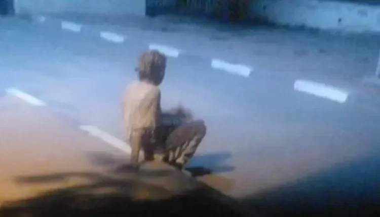 سيدة تفترش العراء