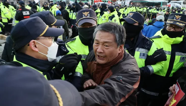 الشرطة الكورية تحقق مع ررئيس البلاد