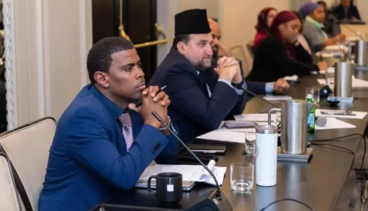 محمد بن عبد الكريم العيسى يستقبل وفدا من أعضاء الكونغرس الأمريكي