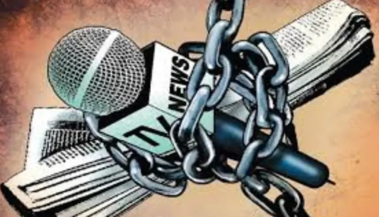الصحافة في مرمى النيران: التحديات التي تواجه الأقلام الحرة في زمن الفساد"