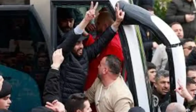 الإحتلال الإسرائيلي يفرج على الإحتلال الإسرائيلي على 369 أسيرا فلسطينيا