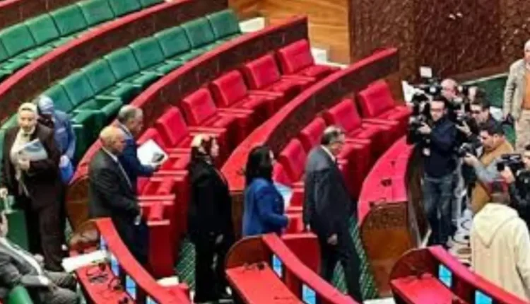 غياب 291 برلمانياً عن جلسة التصويت على قانون الإضراب الأول من نوعه منذ الاستقلال