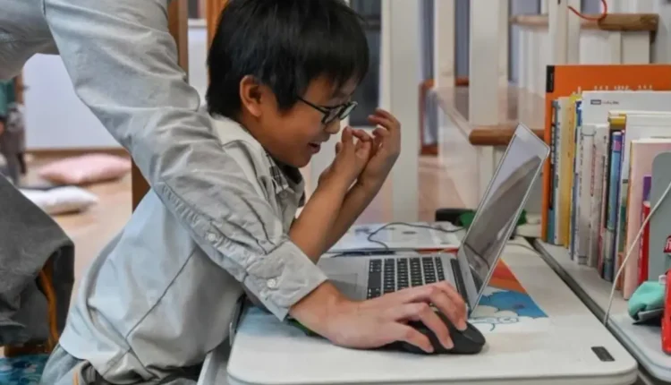 الصين تدمج حصص الذكاء الاصطناعي في المدارس