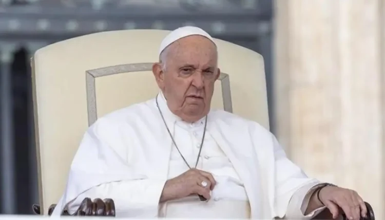 البابا فرنسيس: وضعه الصحي معقد