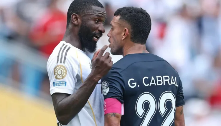 الفيفا تحقق في التعليقات العنصرية للاعب "باتشوكا كابرال"